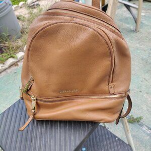 Michael Kors brand Signature Sheila backpack (RARE gold hardware) Michael Kors Sheila Medium Logo Backpack Vanilla Gold  main image 3